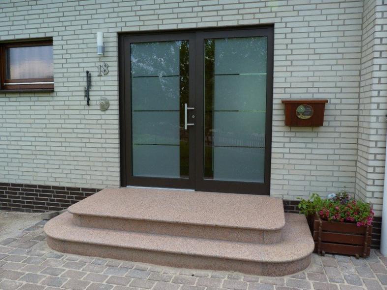 glashaustuer-mit-schwarzem-rahmen