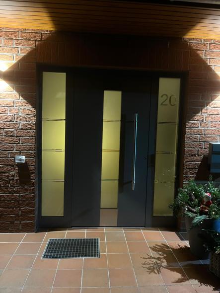 Aluminiumhaustür mit Seitenteilen