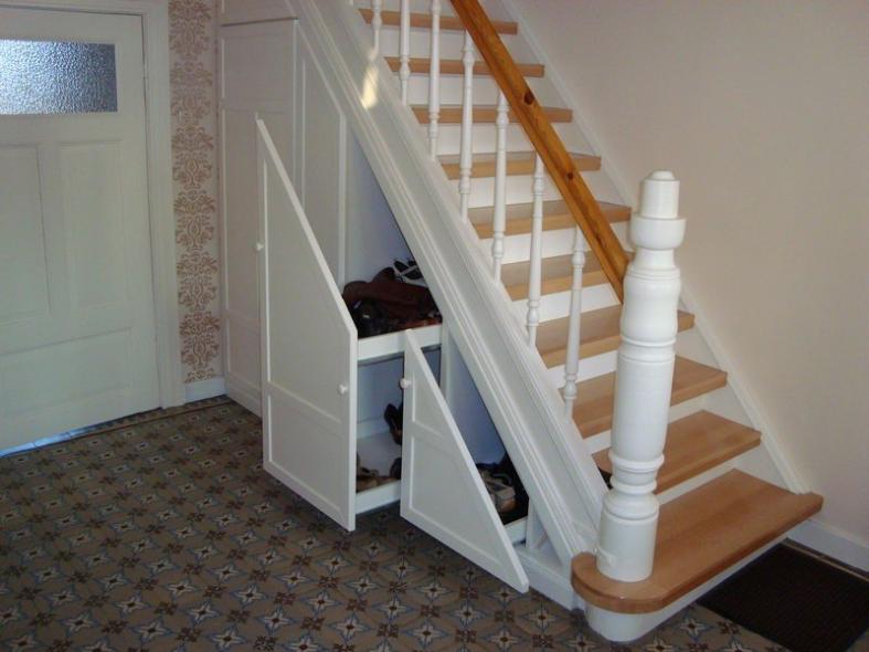 holztreppe-mit-stauraum 