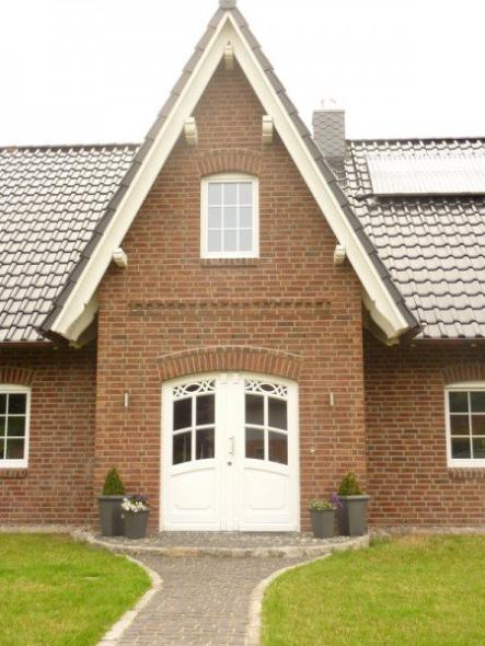 rundbogen-haustuer-weiß-mit-acht-lichtausschnitten