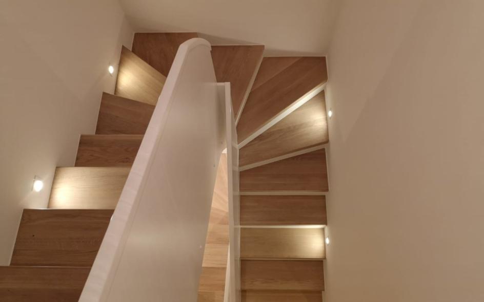 holztreppe-gewendelt 